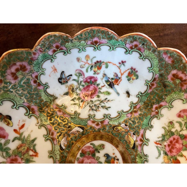 Mid 19th Century Antique 19th Century Chinese Rose Canton Medallion Porcelain Round Serving Dish For Sale - Image 5 of 11