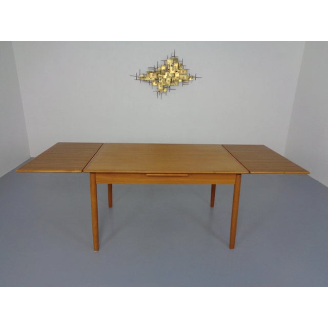 Teak dining table in good condition. width from 126 - 220 cm.