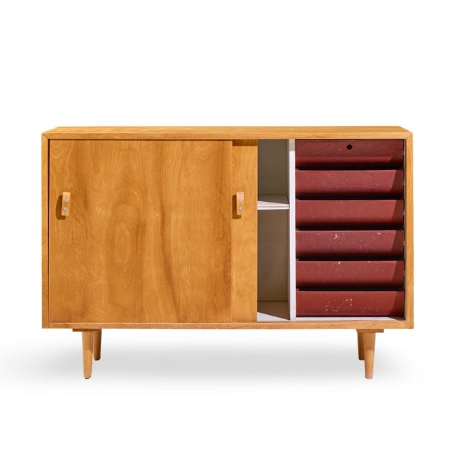 Wood Stanley Young for Glenn of California Mid Century Walnut Sliding Door Credenza For Sale - Image 7 of 10
