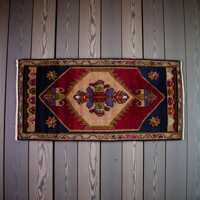 This vintage Oushak mat captivates with its bold, saturated palette and striking central medallion, offering a perfect...