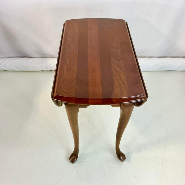 1980s Vintage Traditional English Queen Anne Mahogany Drop Leaf Side Table For Sale - Image 6 of 13