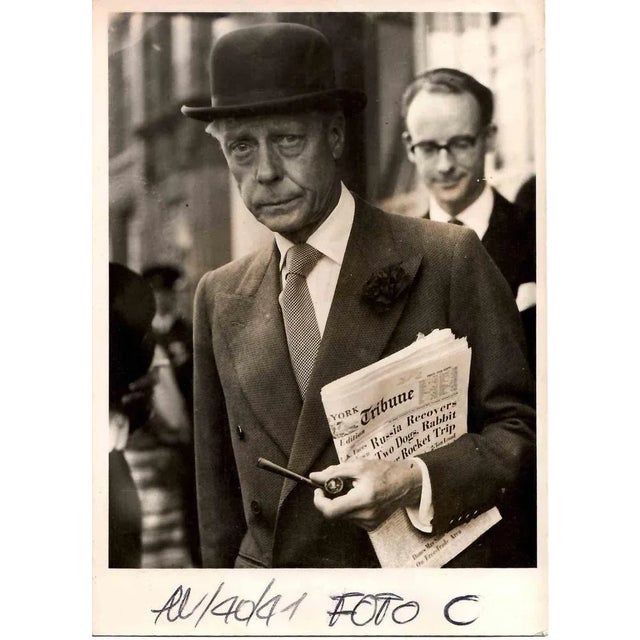 The Duke of Windsor in London is an original photograph realized in 1940-1941 by an Anonymous photographer. With the...