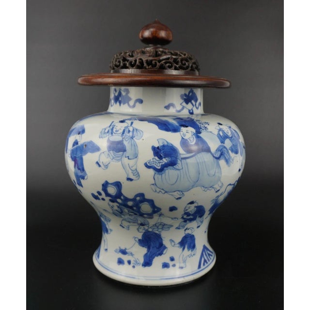 Early 18th Century Antique Chinese Blue & White "Hundred Boys" Porcelain Vase With Wooden Cover (Kangxi Period) For Sale - Image 5 of 13