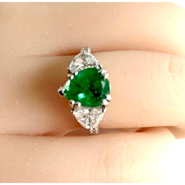 Metal Gia Certified Colombian Pear Emerald Diamond 3.35 Carat 18 Karat Gold Ring, Size 6.25 For Sale - Image 7 of 8