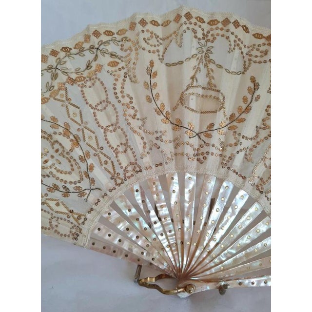 Antique European Embroidered Floral Fan with Sea Snail Shell Sticks, 1890 For Sale - Image 4 of 11