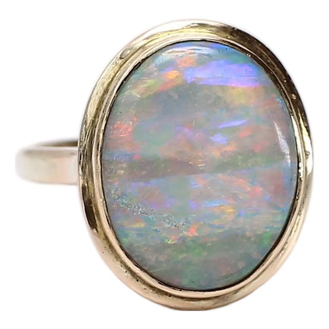Late 20th Century 14k Yellow Gold Bezel-Set Oval Opal Cabochon Ring - Size 6 For Sale
