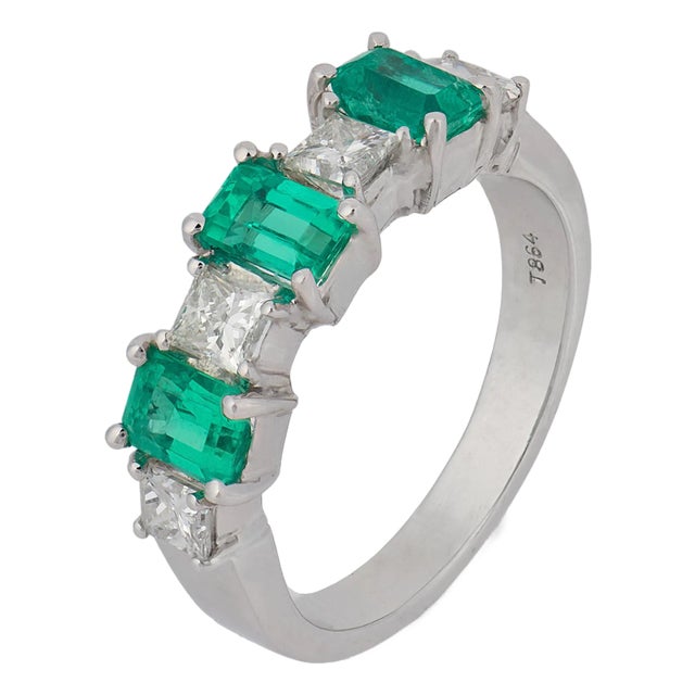 Vintage Emerald Diamond 18k Gold Band Ring, Size 6.5 For Sale