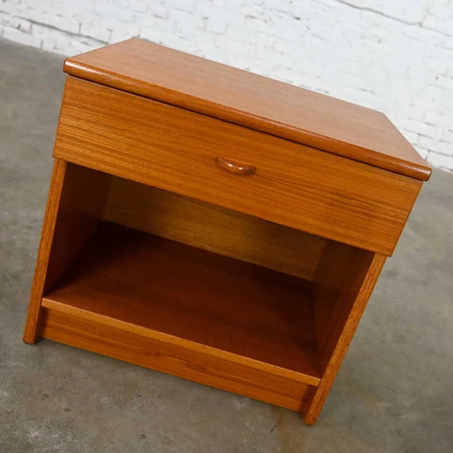 Late 20th Century Late 20th Century Scandinavian Modern Teak Nightstand End Table Cabinet With Drawer by FBJ Mobler For Sale - Image 5 of 13