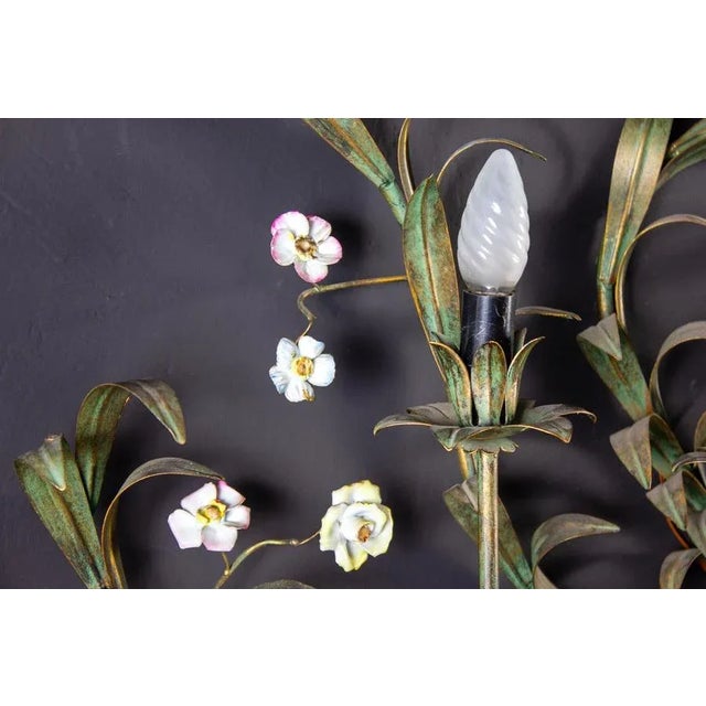 Large Italian Tole Leaves Wall Light with Colorful Porcelain Flowers, 1970 For Sale - Image 9 of 14