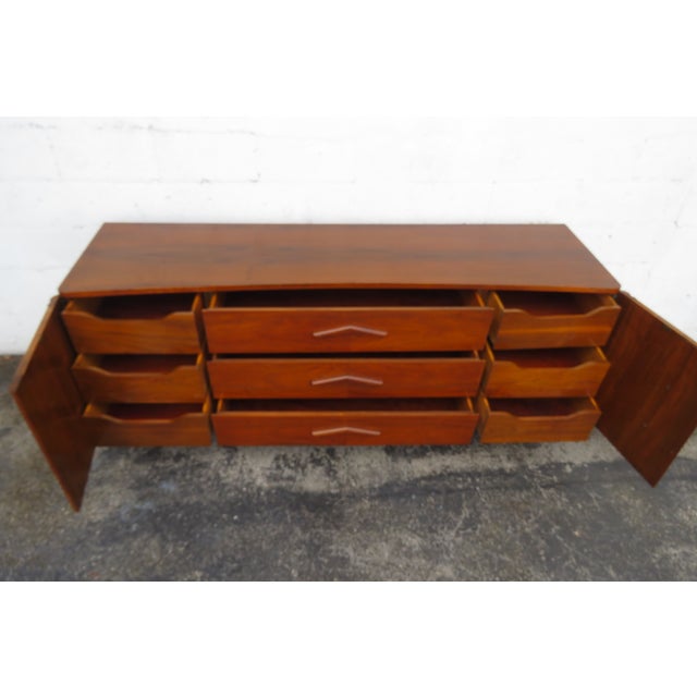 Mid 20th Century Young Manufacturing Mid 20th Century Curved Boomerang Dresser Sideboard 6171 For Sale - Image 5 of 18