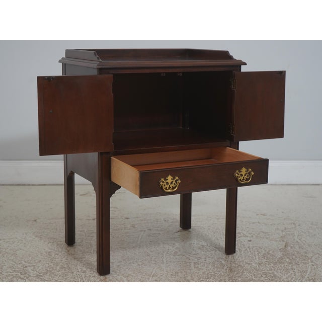 Drexel Heritage Pair of Drexel Heritage Mahogany Chippendale Style Nightstands For Sale - Image 4 of 18