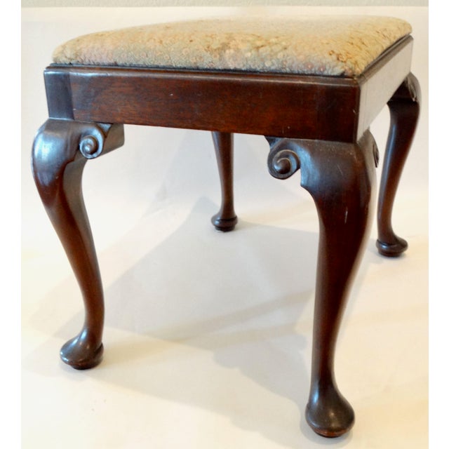 Queen Anne Queen Anne Style Upholstered Mahogany Bench For Sale - Image 3 of 12