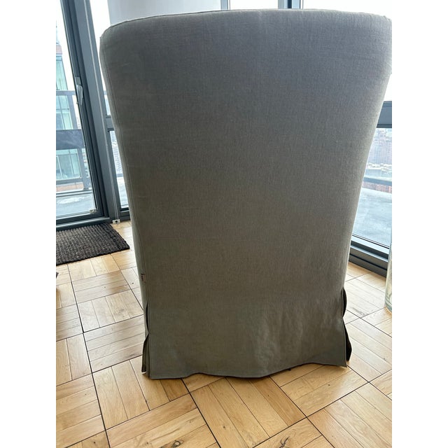 Wonderful swivel armchair - like in the lobby of the Bulgari Hotel Milan! Antonio Citterio’s 1997 classic in oyster grey...