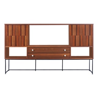 1960s Mid-Century Modern Walnut and Rosewood Display Cabinet by Stanley For Sale