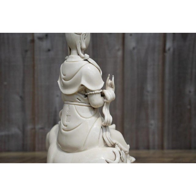19th Century Qing Dynasty Chinese Blanc De Chine Guanyin Porcelain Figure For Sale - Image 13 of 18
