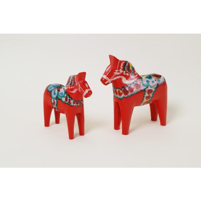 Swedish Folk Art Hand-Carved Dala Horses, 1970s, Set of 2 For Sale - Image 6 of 10