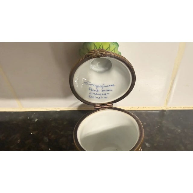 Metal Late 20th Century Authentic Limoges France Peint Main Chamart Pineapple Porcelain Trinket Box For Sale - Image 7 of 7