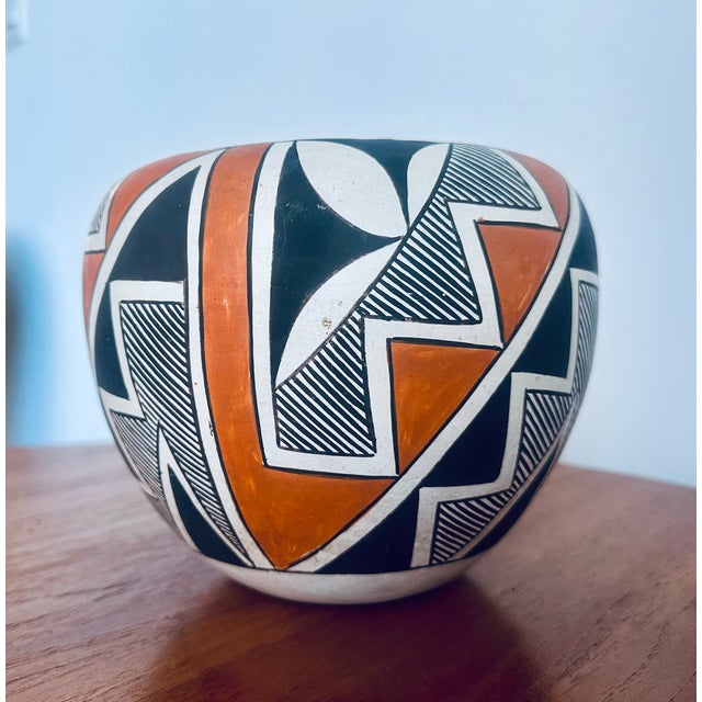 Rustic Elizabeth Waconda Acoma Hand Made Painted Pottery Vessel 1970s Pueblo For Sale - Image 3 of 5