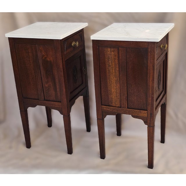 1910s Pair of English Mahogany Nightstands With Carved Floral Doors & Stone Tops For Sale - Image 11 of 18