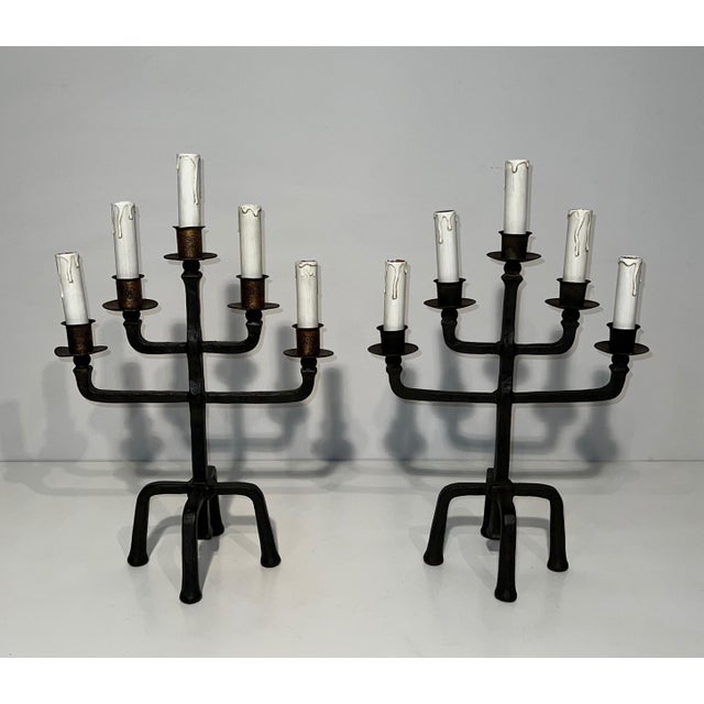 This beautiful pair of 5-armed candelabras is made of patinated and gilded wrought iron. They can be placed in a very...