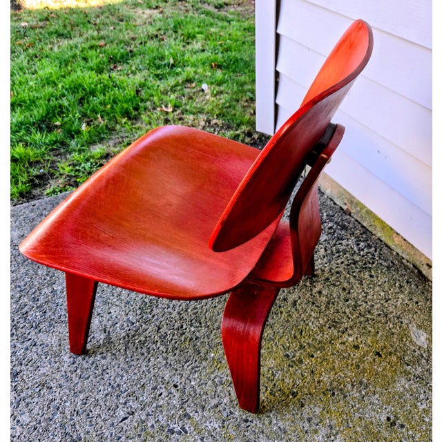 Lounge Chair Attributed Herman Miller Eames Style Red Aniline LCW For Sale - Image 14 of 16