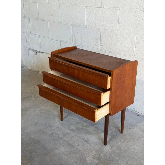 Mid 20th Century Vintage Danish Teak 3 Drawer Dresser Scandinavian Modern Bedside Table For Sale - Image 5 of 9