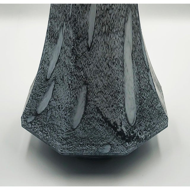 1970s 1970s Italian Murano Art Glass Vase, Octagonal, Grey/White Splatter Pattern For Sale - Image 5 of 7