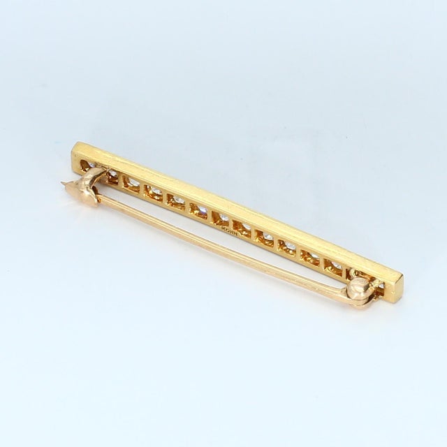 Modern Mid 20th Century Yellow Gold Bar Brooch With 12 White Diamonds Si2/E For Sale - Image 3 of 4