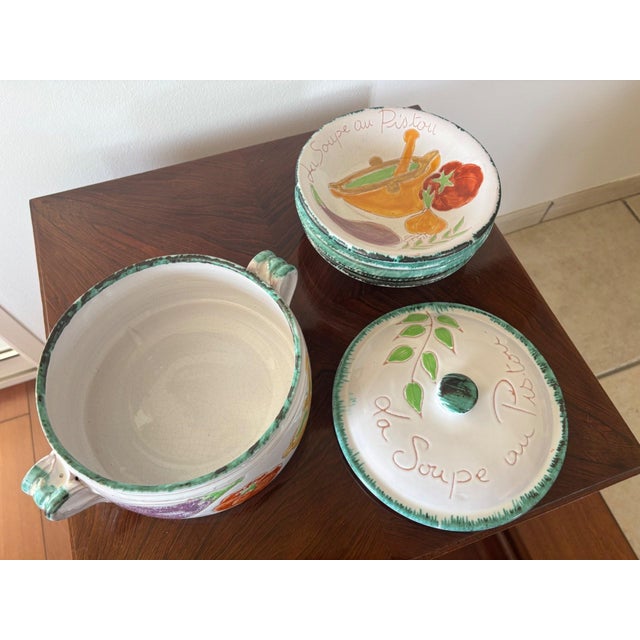 A poetic tribute to Provençal cuisine, crafted by the potters of Vallauris. This magnificent "Pistou Soup" soup set from...