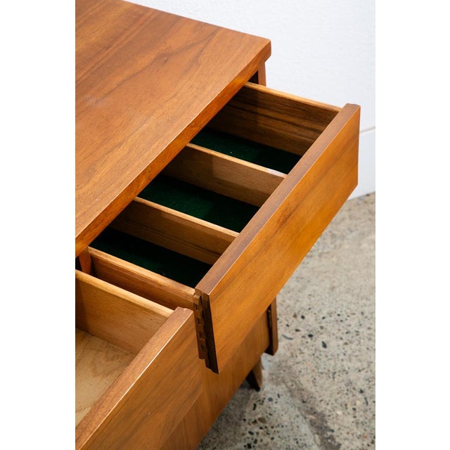 1960s Mid Century Modern Dresser Credenza 5 Drawer Stanley Walnut Broyhill High Danish For Sale - Image 9 of 12