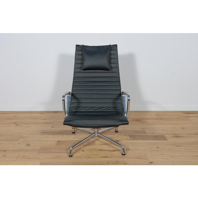 Black Set of Alu Group Ea124 & Ea125 Lounge Chair & Ottoman by Charles & Ray Eames for Vitra, 1980s For Sale - Image 8 of 18