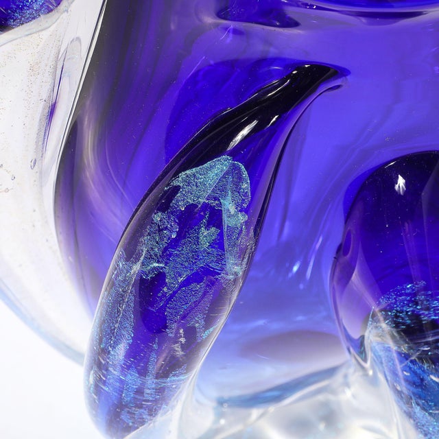 1990s Modernist Hand-Blown Art Glass Vase in Cobalt & Ultramarine Signed Will Dexter For Sale - Image 5 of 15