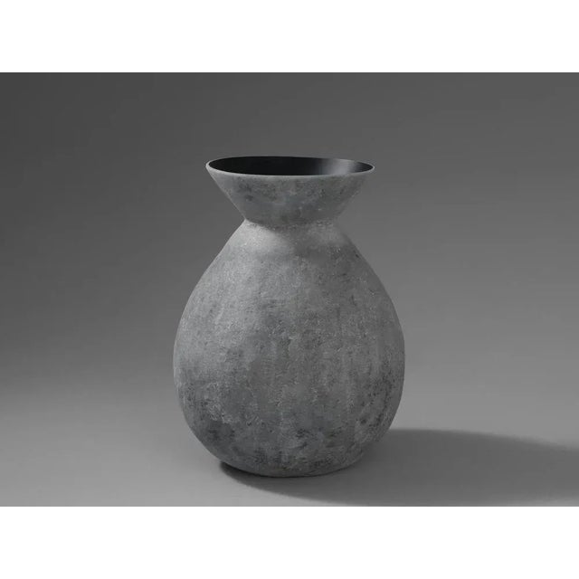 Pot vase by Imperfettolab Dimensions: Ø 36 x H 46 cm Materials: Fiberglass A traditional shape, to which the fiberglass...