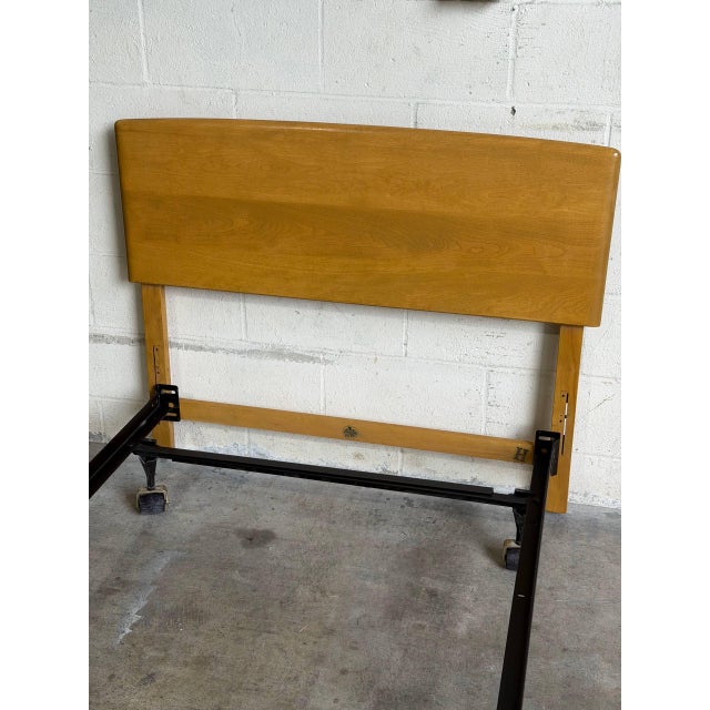 1950s Heywood Wakefield Solid Maple Wood Twin Size Bed Frames Set of 2 Mid-Century Modern 1950s For Sale - Image 5 of 10