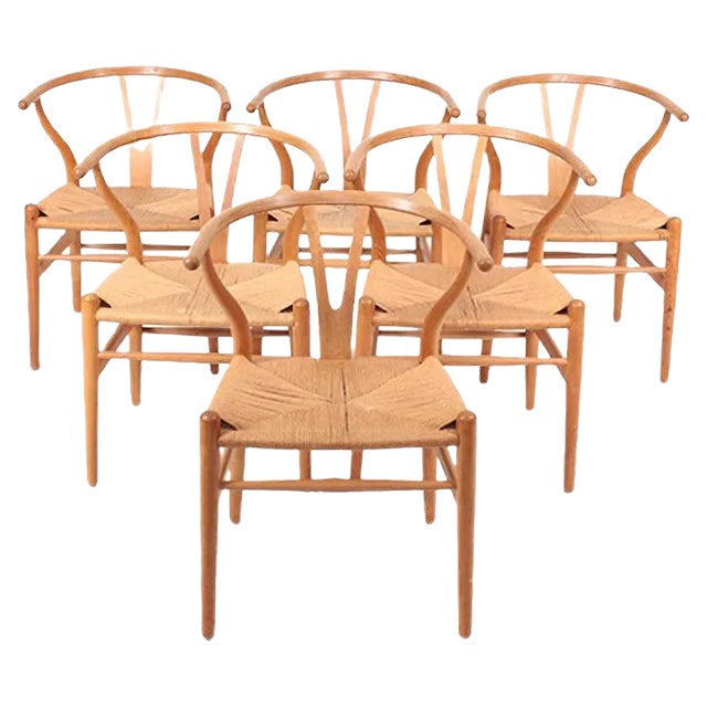 Wishbone Chairs in Patinated Oak by Hans Wegner, 1960s, Set of 6 For Sale