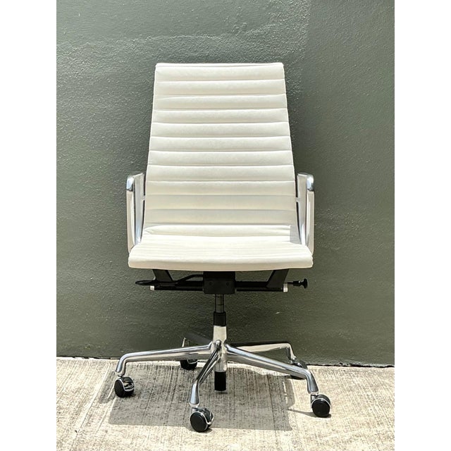 Early 21st Century Vintage Eames for Herman Miller Aluminum Group Management Chair For Sale - Image 5 of 18