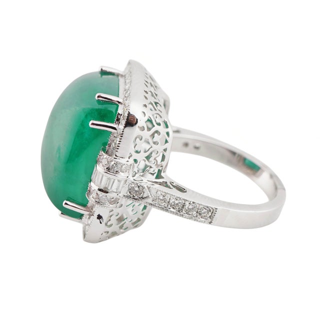 Modern Natural Zambian Cabochon Emerald Diamond Ring in 18k Gold For Sale - Image 3 of 8