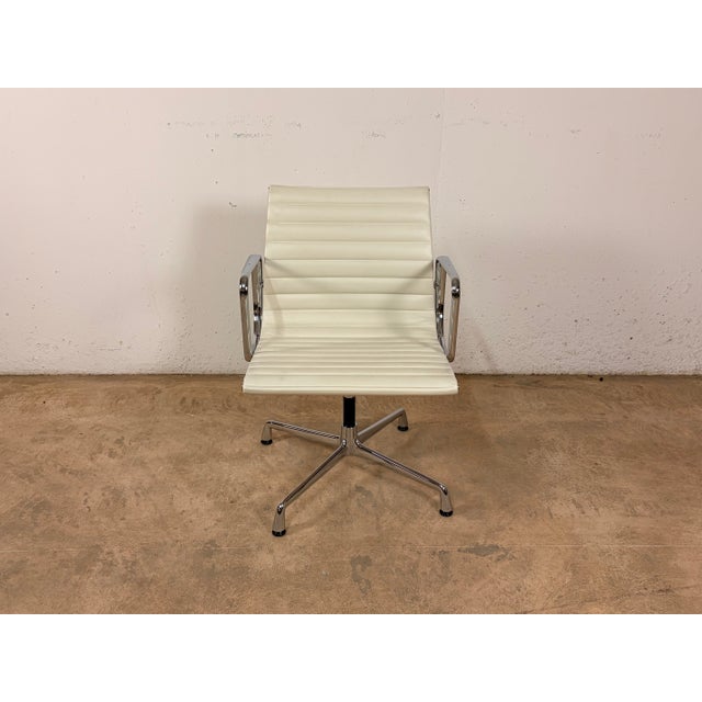 Vitra EA 117 Aluminium Desk Chair in White Leather and Chrome by Charles and Ray Eames for Vitra For Sale - Image 4 of 12