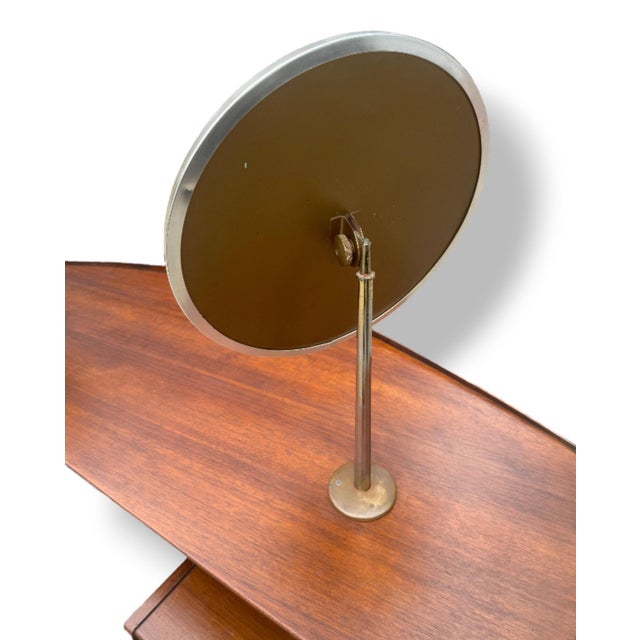 1950s Mid 20th Century G-Plan Walnut Curved Dressing Table With Mirrors For Sale - Image 5 of 7