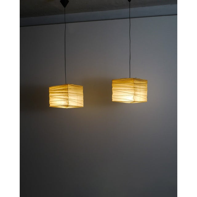 1970s Mid-Century 33X Pendant Lamps by Isamu Noguchi for Ozeki & Co Ltd, 1970s, Set of 2 For Sale - Image 5 of 10