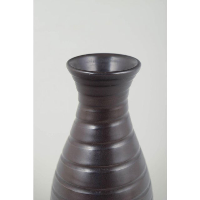 Ceramic Vase with Dark Brown Glaze and Grooved Texture from Bo Fajans, Sweden, 1940s For Sale - Image 3 of 5