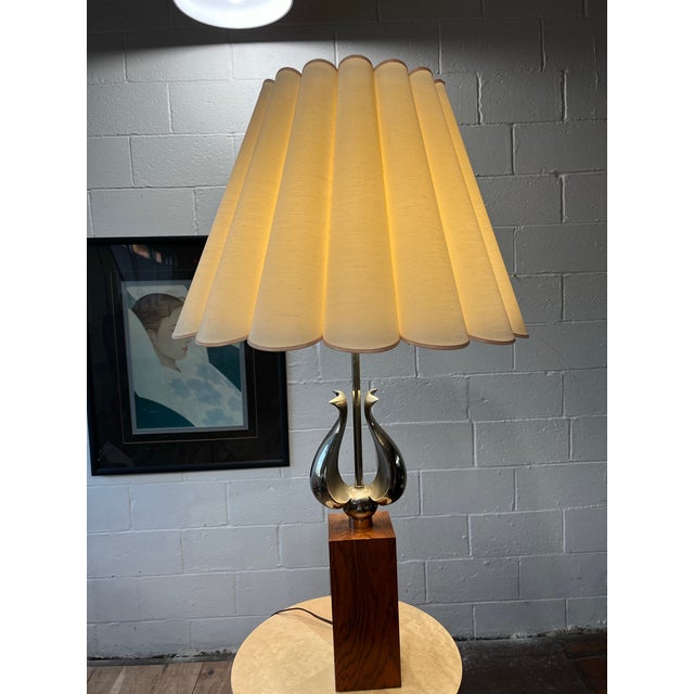 Mid-Century Modern Sculptural Chrome and Walnut Table Lamp, 1970s For Sale - Image 9 of 9