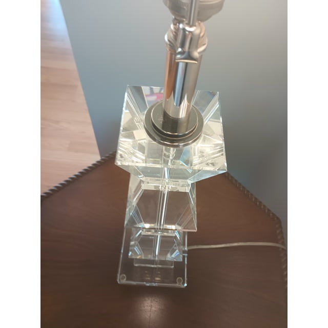 1970s Mid-Century Modern Ethan Allen Geometric Crystal Table Lamp With Linen Drum-Style Shade For Sale In Chicago - Image 6 of 10