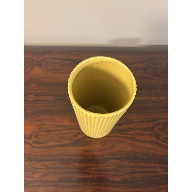 Mid-Century Modern 1960s Fluted Ceramic Vase Made by Arabia of Finland For Sale - Image 3 of 6