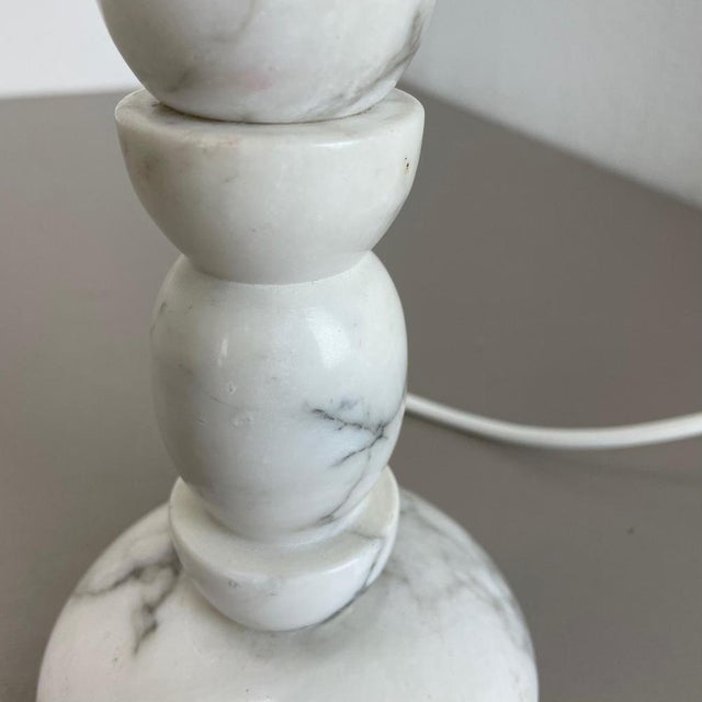 Vintage Hollywood Regency White Onyx Table Lamp with Marble Base, 1970s For Sale - Image 10 of 18
