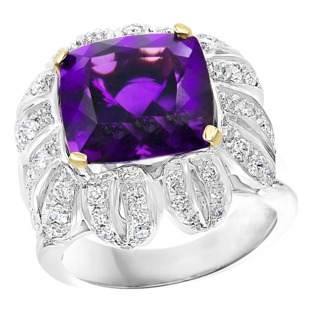 6.5 Carat Amethyst And 1.5 Carat Diamond Ring 18 Karat White Gold, 1970s, Italy For Sale