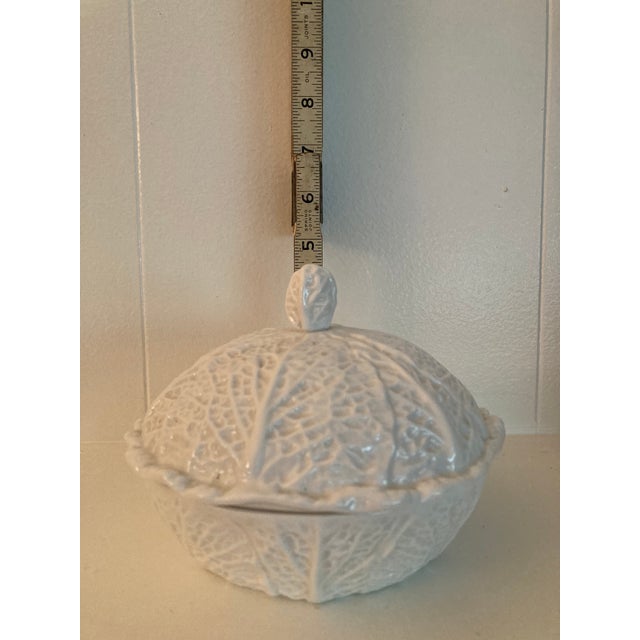 Spode Savoy White Round Covered Box For Sale In New York - Image 6 of 7
