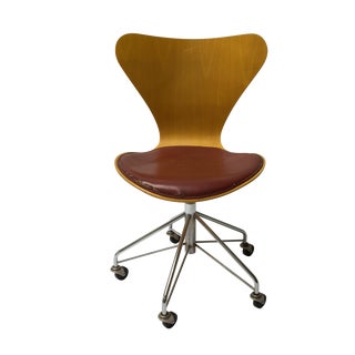 Arne Jacobsen Series 7 Rolling Chair For Sale