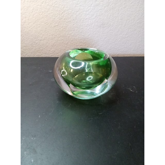 Vintage Signed Kosta Boda Sweden Faceted Green Sommerso Squat Bud Vase For Sale - Image 4 of 6