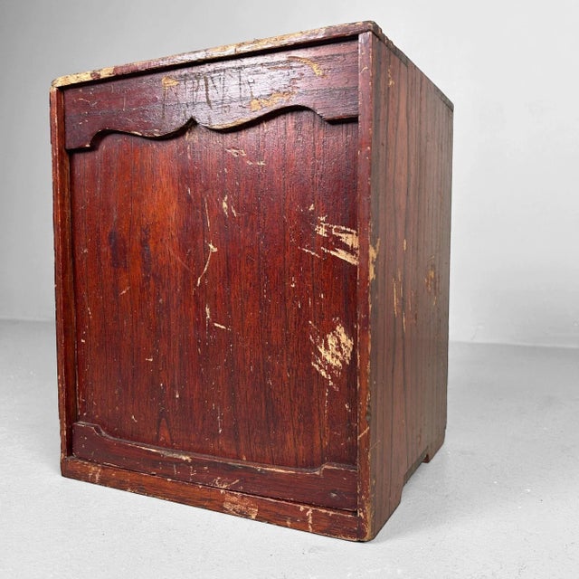 Antique Japanese storage box from the Meiji period. Dimensions: Height 30.5 cm, width 25 cm, depth 23 cm. This...
